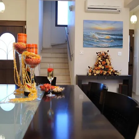 Three Bedroom With Private Pool And Landscaped Garden Close To The ヴィラ *