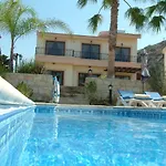 Three Bedroom With Private Pool And Landscaped Garden Close To The Villa *
