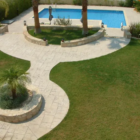 Three Bedroom With Private Pool And Landscaped Garden Close To The Villa Pissouri