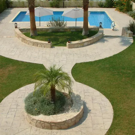 Three Bedroom With Private Pool And Landscaped Garden Close To The Villa