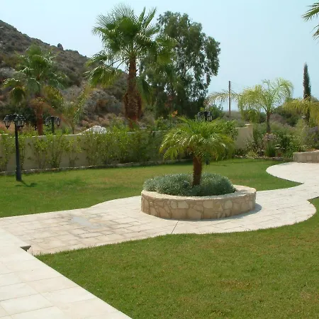 Villa Three Bedroom With Private Pool And Landscaped Garden Close To The *