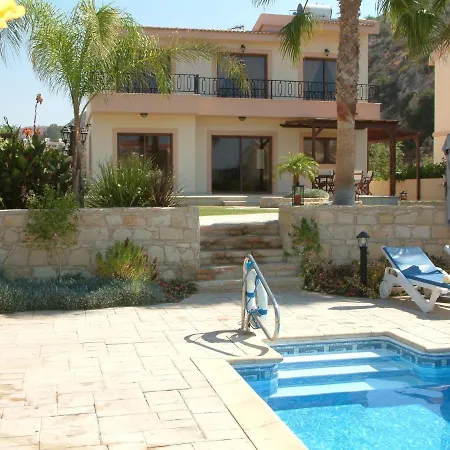 Villa Three Bedroom With Private Pool And Landscaped Garden Close To The Pissoúri