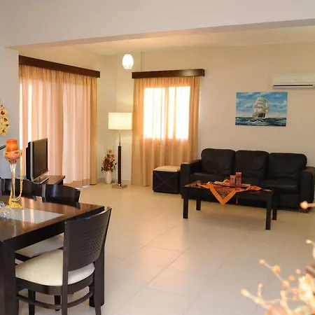 Three Bedroom With Private Pool And Landscaped Garden Close To The * Pissouri