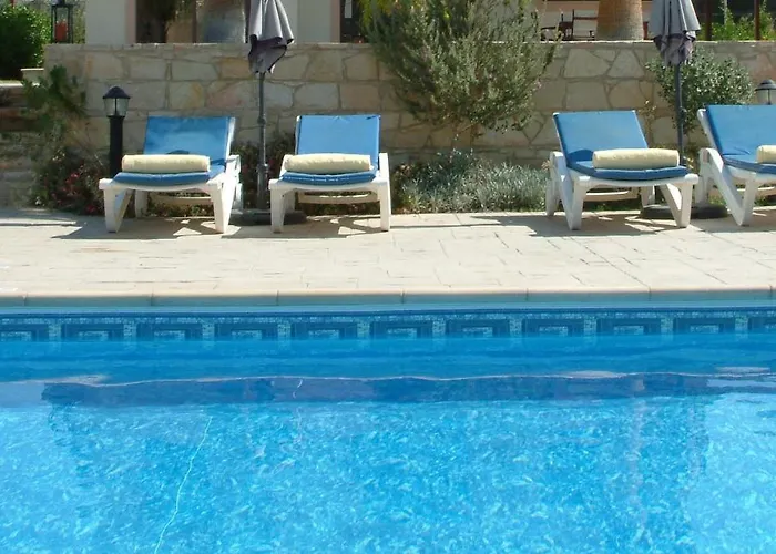 Three Bedroom With Private Pool And Landscaped Garden Close To The Pissoúri