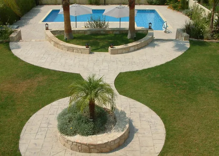 Three Bedroom With Private Pool And Landscaped Garden Close To The Villa