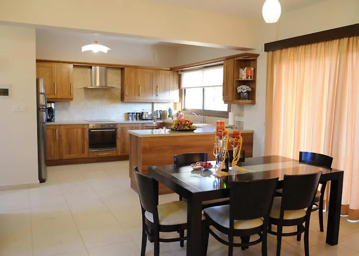 Three Bedroom With Private Pool And Landscaped Garden Close To The Villa *