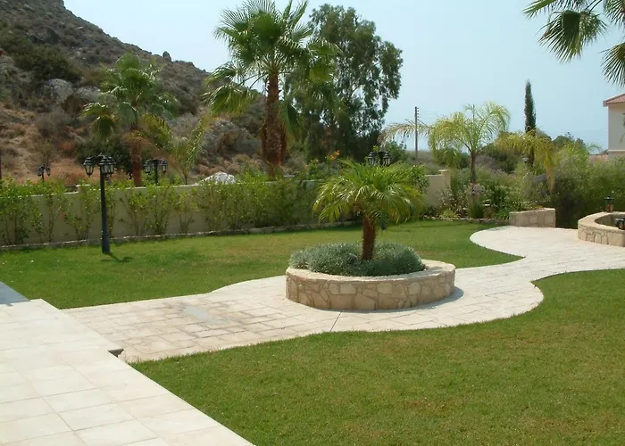 Villa Three Bedroom With Private Pool And Landscaped Garden Close To The *