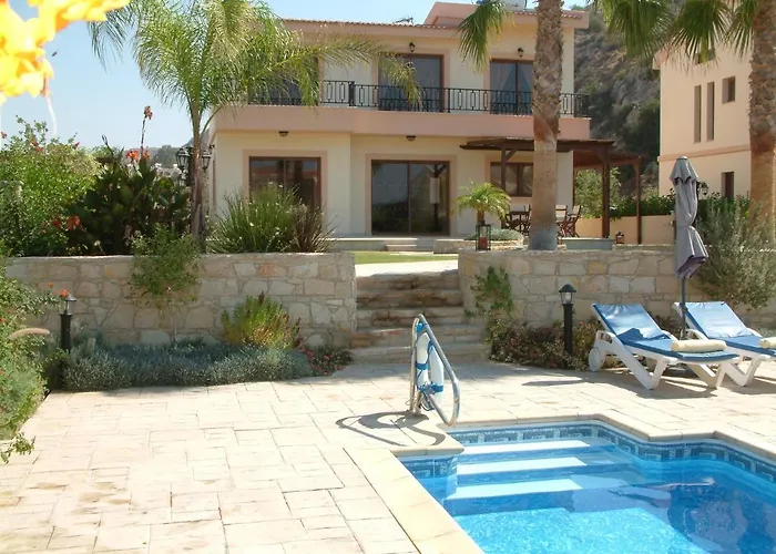 Villa Three Bedroom With Private Pool And Landscaped Garden Close To The Pissoúri